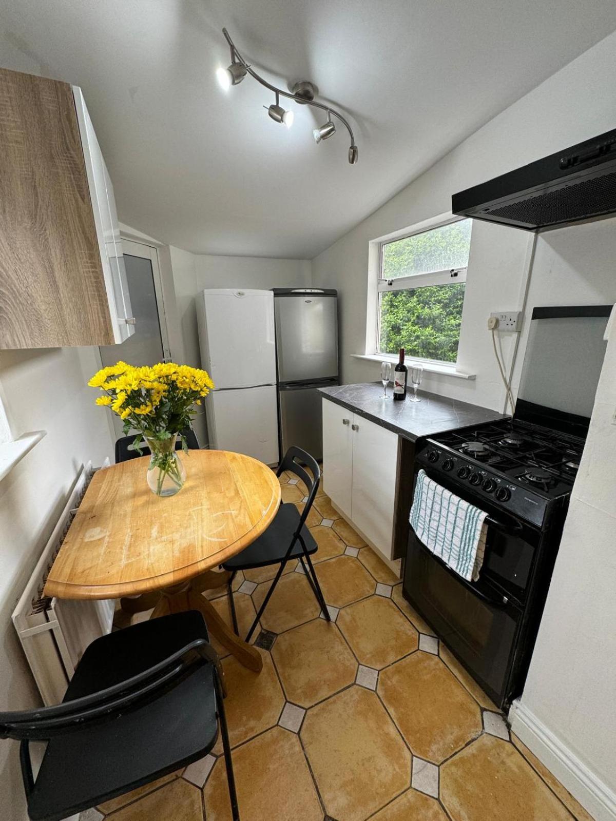 Nice Triple Room At 2 Iveragh Rd-7 Dublin Exterior photo